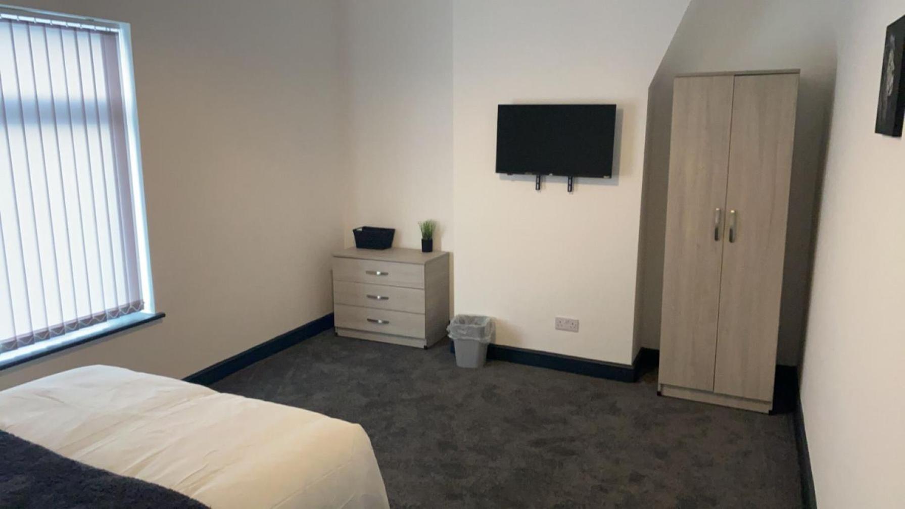 Houghton Guest House 2 Stoke-on-Trent Bagian luar foto